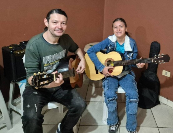 Bienvenida Mehiel a las clases de Guitarra